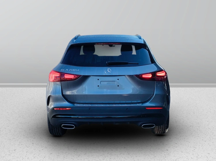 4 - Mercedes-Benz GLA 200 d automatic