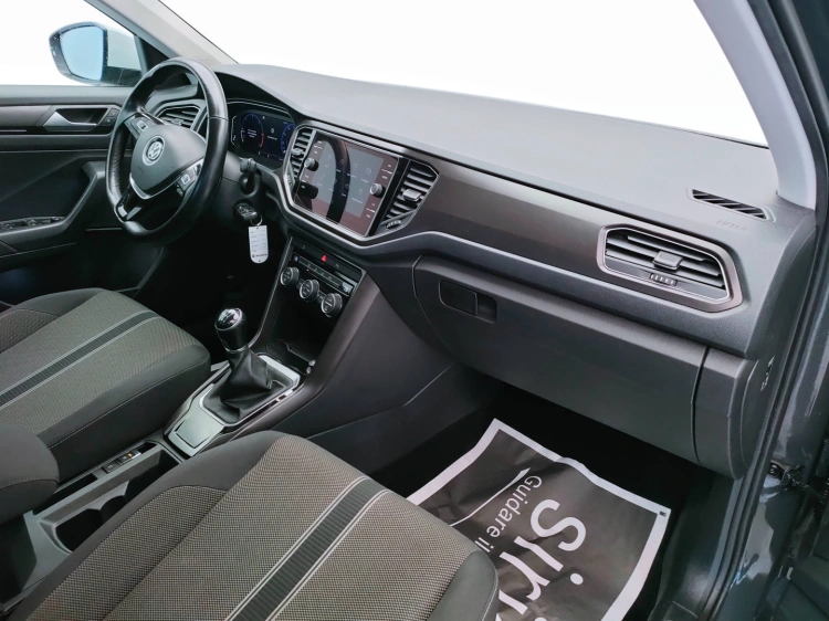 12 - Volkswagen T T-Roc 1.6 tdi Style