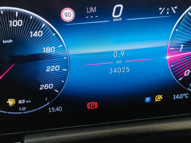 16 - Mercedes-Benz Classe B 180 d AMG Line Advanced Plus auto