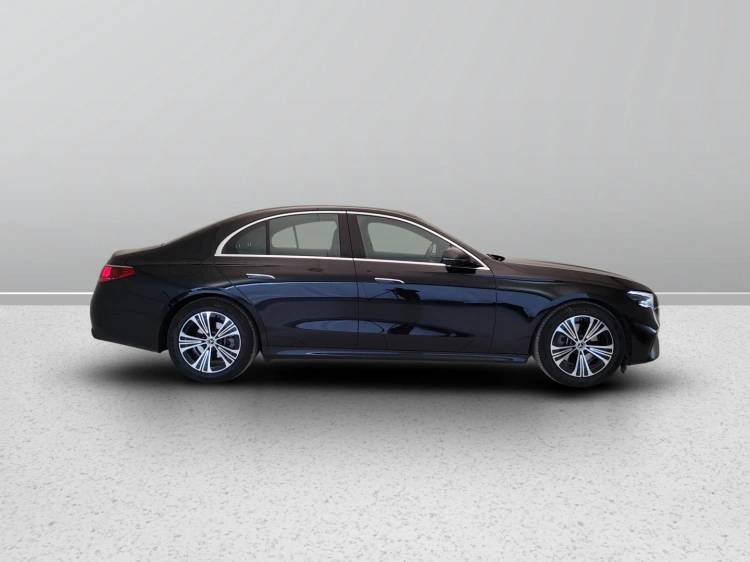 8 - Mercedes-Benz CLASSE E 220 d 4MATIC