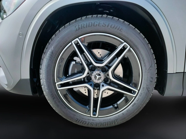 8 - Mercedes-Benz GLA 200 d automatic
