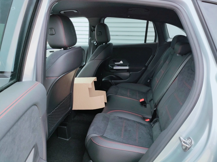 8 - Mercedes-Benz GLA 200 d automatic