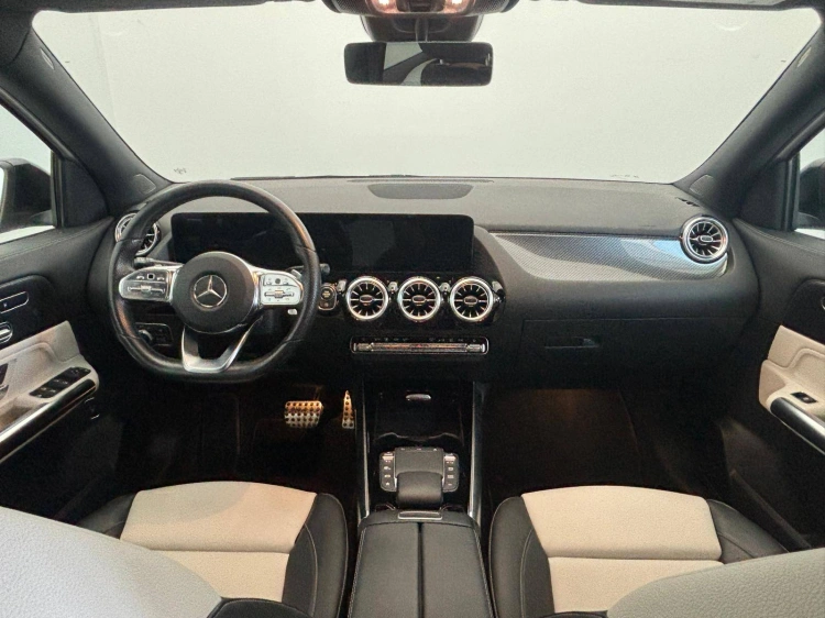 14 - Mercedes-Benz GLA 200 d Premium 4matic auto