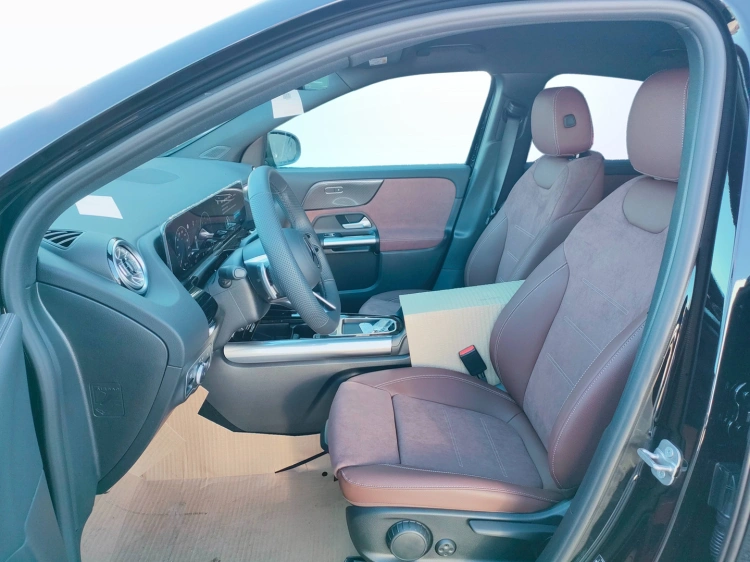 12 - Mercedes-Benz GLA 200 d automatic