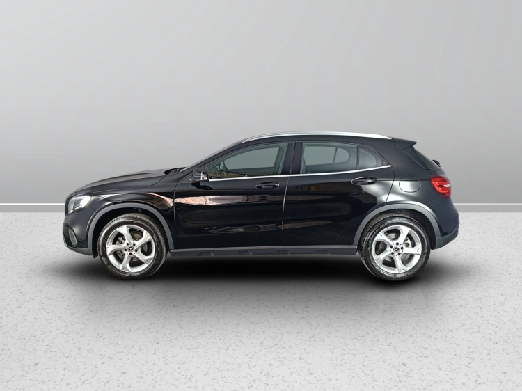6 - Mercedes-Benz GLA 180 Sport