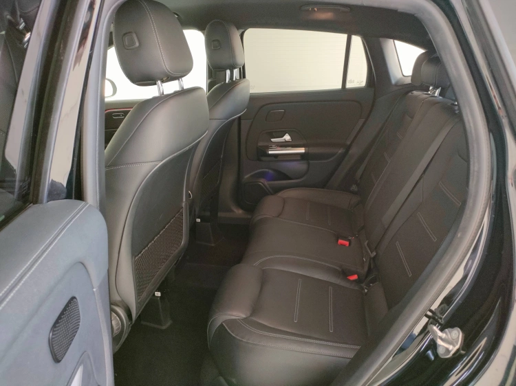11 - Mercedes-Benz GLA 200 d Premium 4matic auto