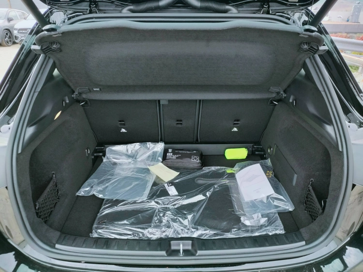 5 - Mercedes-Benz GLA 180 Automatic
