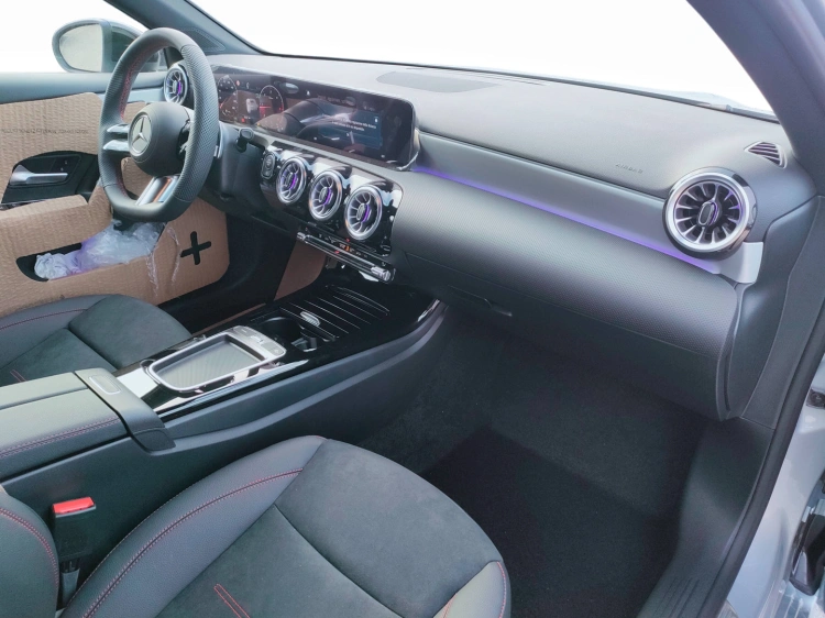 10 - Mercedes-Benz Classe A 180 d Automatic