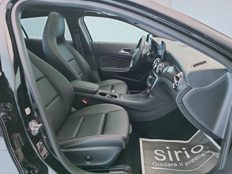 11 - Mercedes-Benz GLA 200 d Night Edition auto