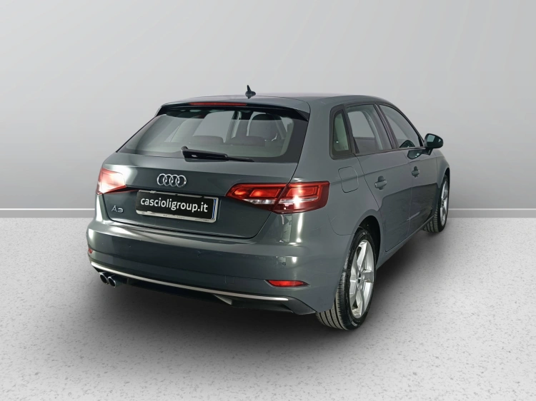 5 - Audi A3 A3 Sportback 35 2.0 tdi Sport 150cv s-tronic 7m