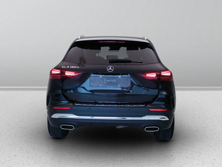 4 - Mercedes-Benz GLA 180  d Automatic