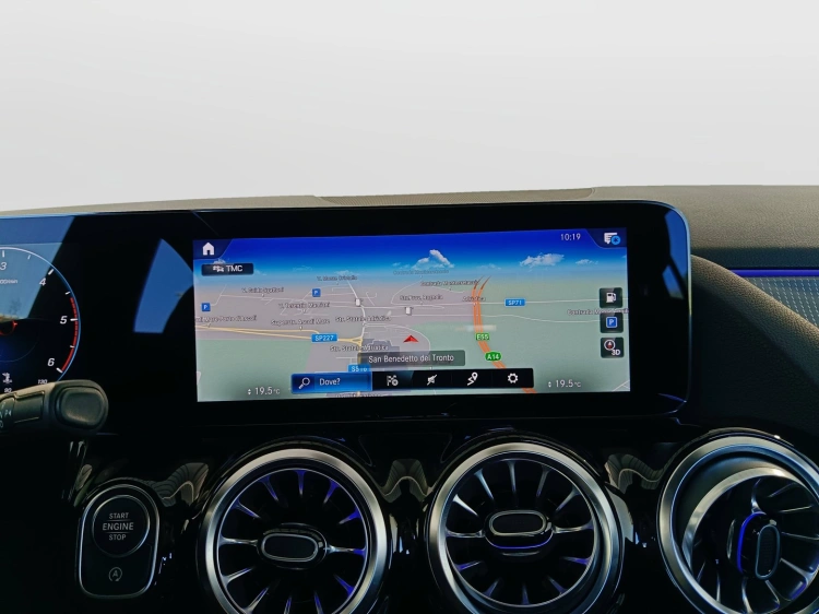 14 - Mercedes-Benz GLA 180 d Sport Plus auto