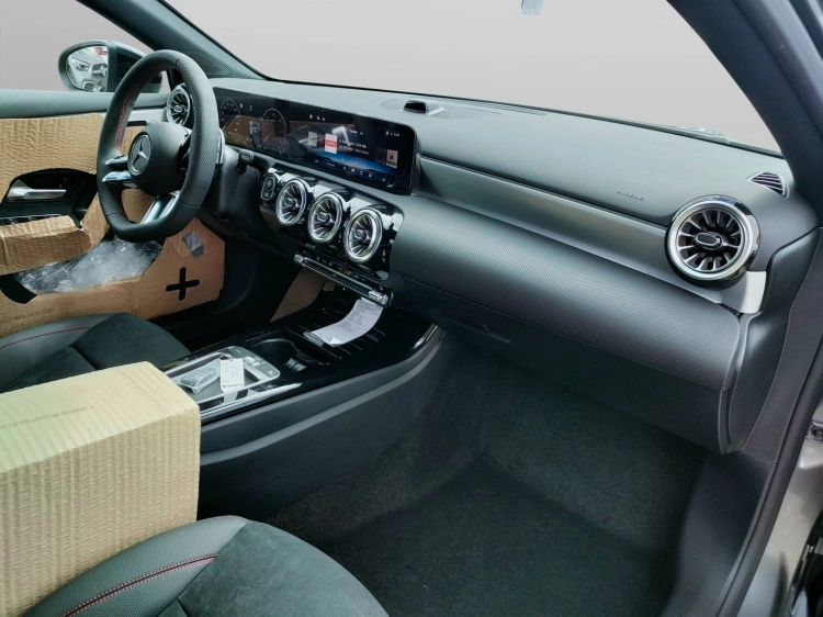 11 - Mercedes-Benz Classe A 180 d Automatic