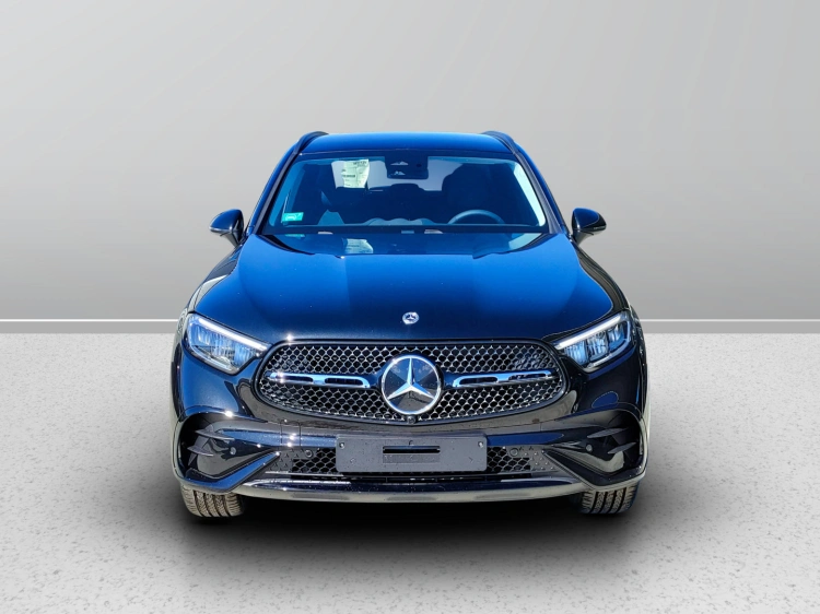 2 - Mercedes-Benz GLC 300 de 4Matic Plug-in Hybrid Coupe