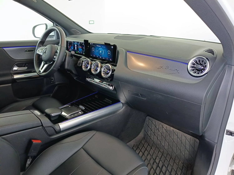 10 - Mercedes-Benz EQA 300 Sport 4matic