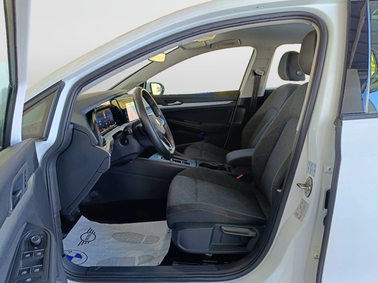 8 - Volkswagen Golf Golf 1.5 tgi Life 130cv dsg