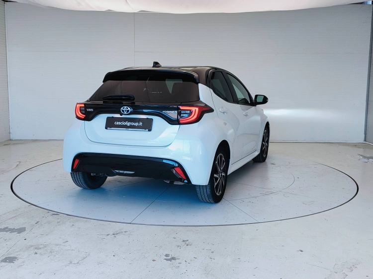 5 - Toyota Yaris Yaris 1.5h Style