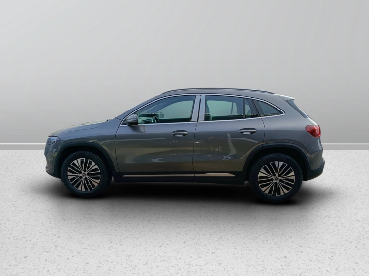 3 - Mercedes-Benz EQA 300 4MATIC