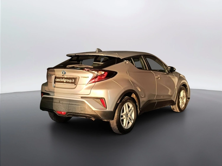 4 - Toyota C-HR C-HR 1.8h Business e-cvt
