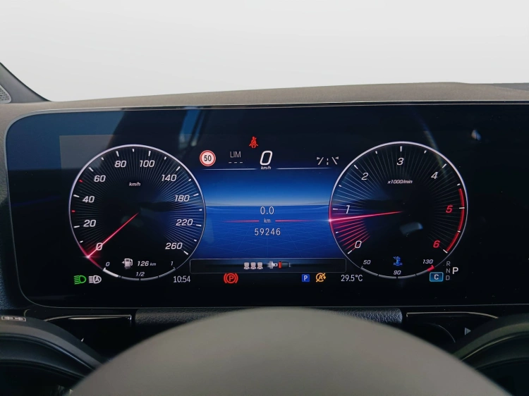 13 - Mercedes-Benz GLA 200 d AMG Line Advanced Plus 4matic auto
