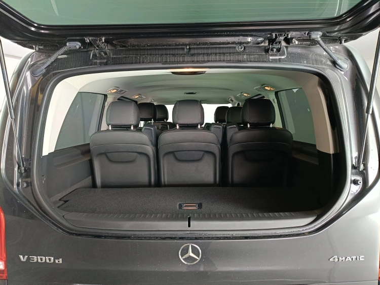 25 - Mercedes-Benz Classe V Extralong 300 d Premium 4matic auto