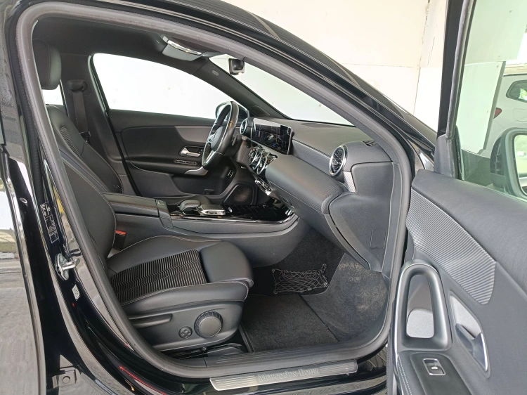 11 - Mercedes-Benz Classe A 180 d Sport auto