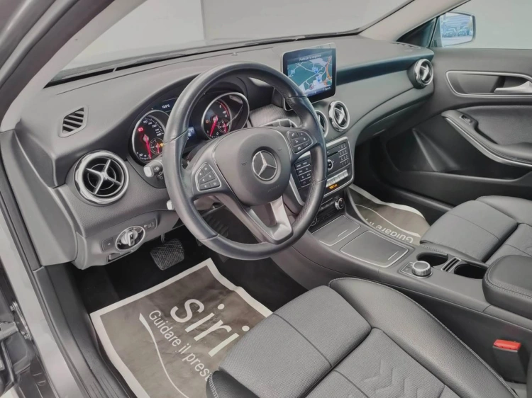 13 - Mercedes-Benz GLA 200 d Business auto
