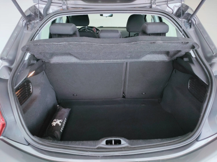 5 - Peugeot 208 208 5p 1.6 bluehdi Active 75cv