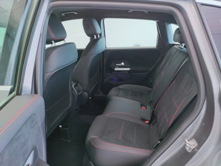 12 - Mercedes-Benz Classe B 180 d AMG Line Advanced Plus auto