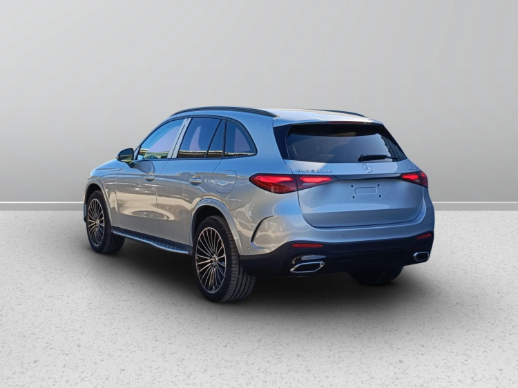 4 - Mercedes-Benz GLC 300 de 4MATIC