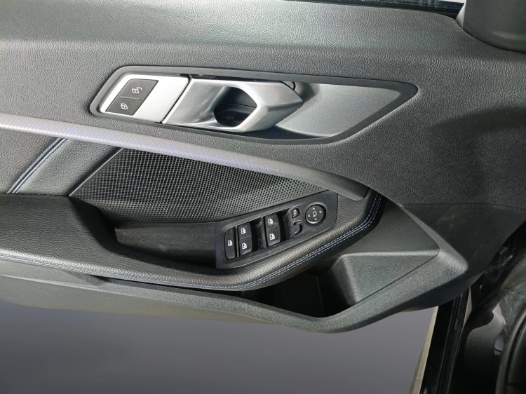 18 - BMW Serie 1 118d Msport auto