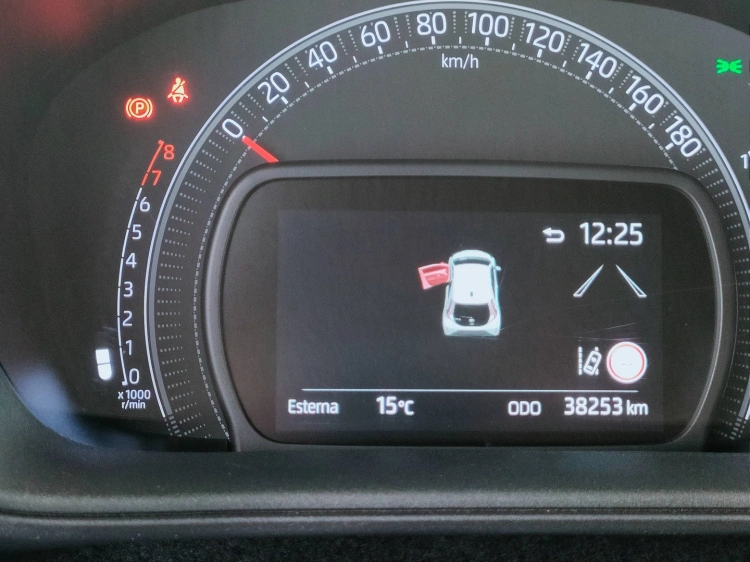 16 - Toyota Aygo X Aygo X 1.0 Trend 72cv
