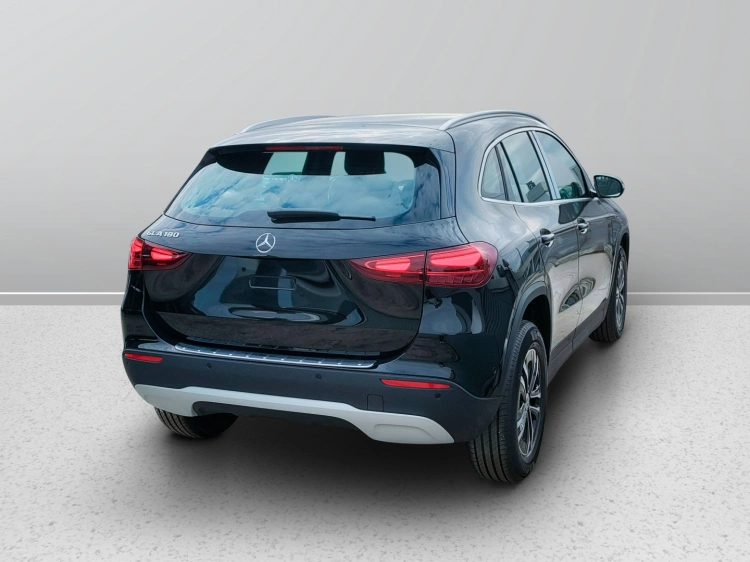 6 - Mercedes-Benz GLA 180 Automatic