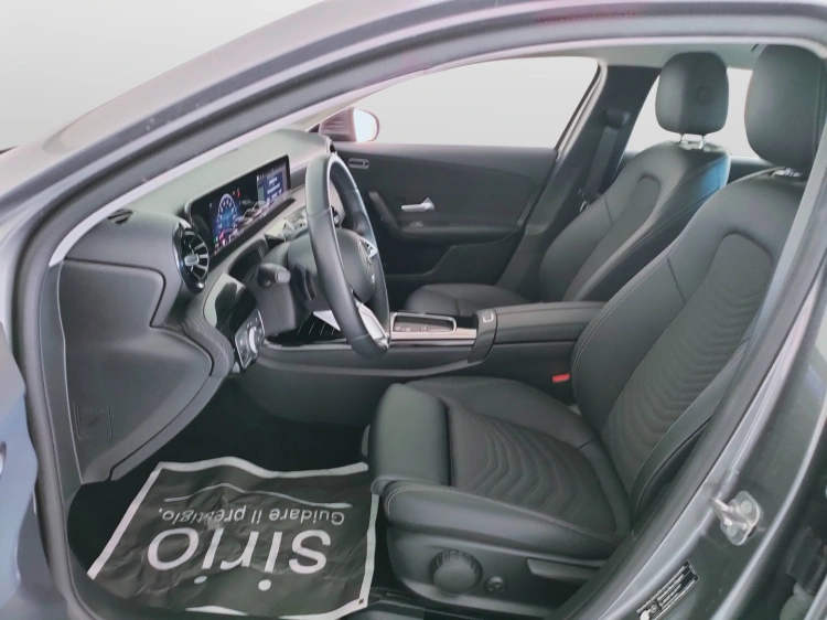 16 - Mercedes-Benz Classe A 180 d Advanced auto