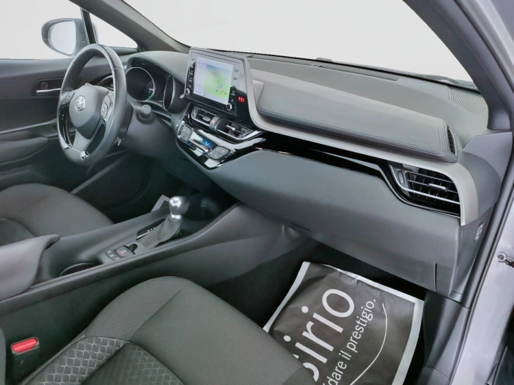 12 - Toyota C-HR C-HR 1.8h Business e-cvt