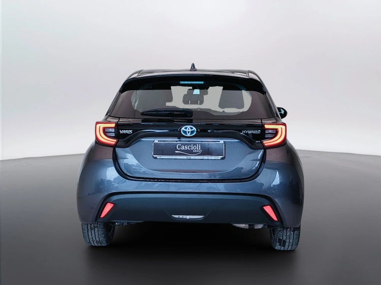 6 - Toyota Yaris Yaris 1.5h Trend