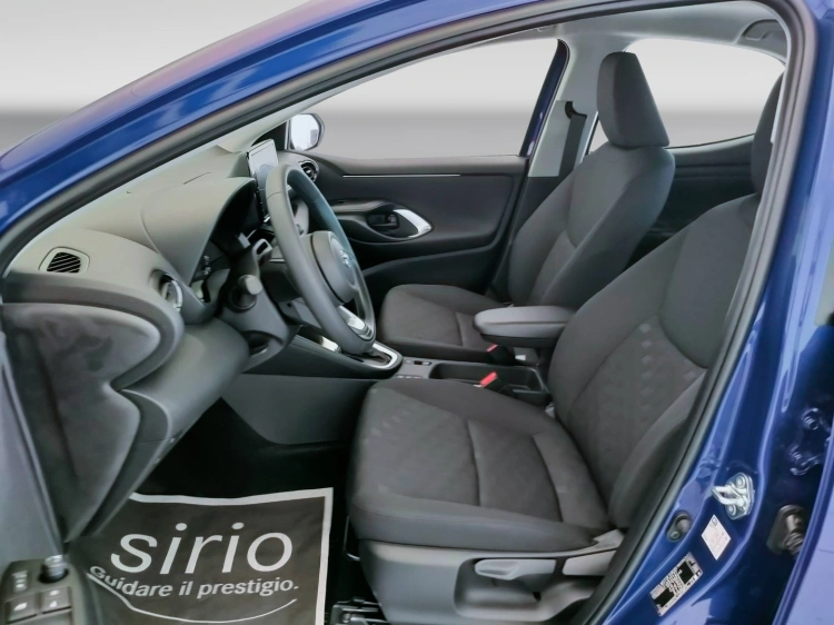 15 - Toyota Yaris YARIS 1.5H ECVT 5P MY26