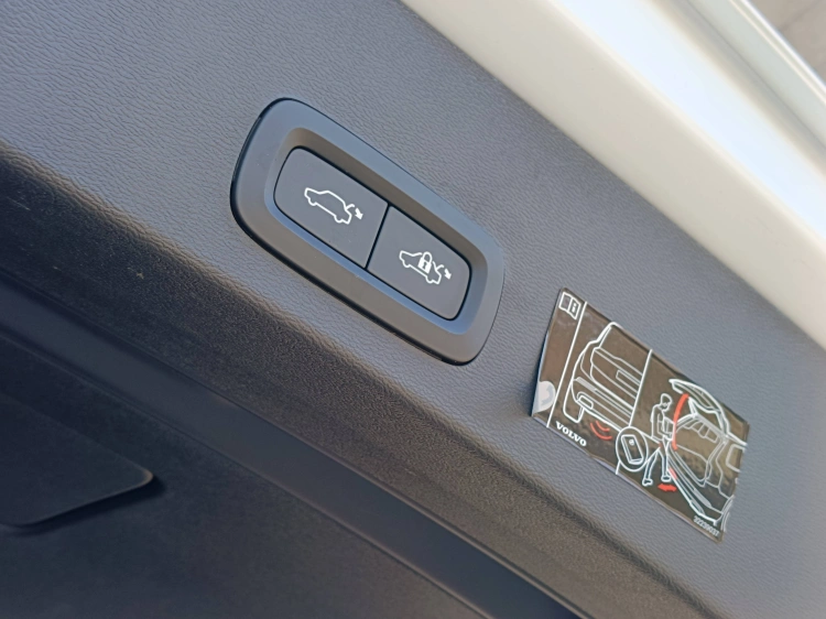 15 - Volvo XC40 XC40 1.5 t4 phev R-design auto my21