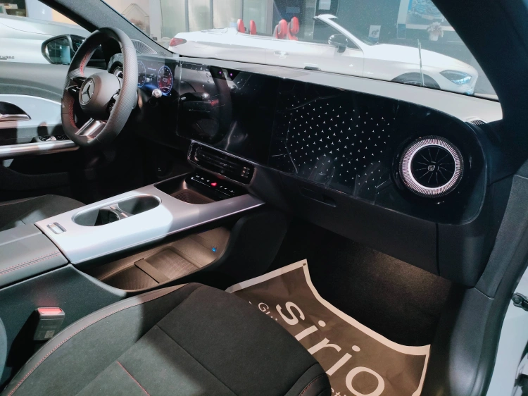 12 - Mercedes-Benz CLA 250+ con tecnologia EQ