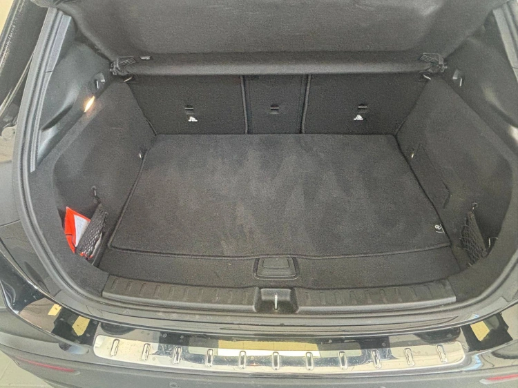16 - Mercedes-Benz GLA 200 d Premium auto