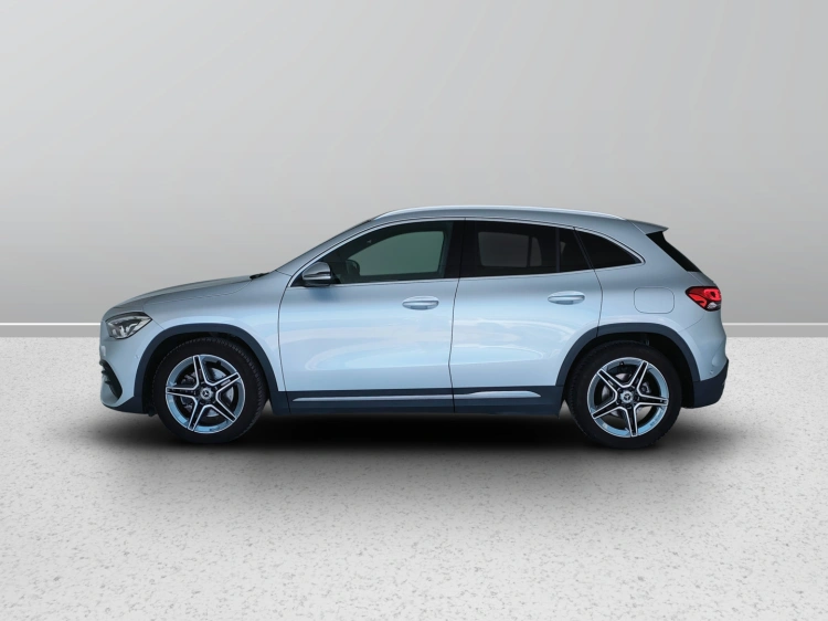 3 - Mercedes-Benz GLA 180 d Premium auto