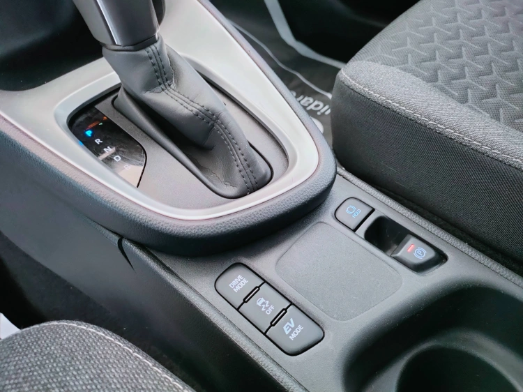 17 - Toyota Yaris Cross Yaris Cross 1.5h Active fwd 116cv e-cvt