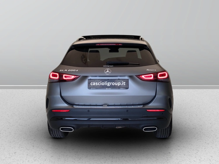 4 - Mercedes-Benz GLA 200 d Premium 4matic auto
