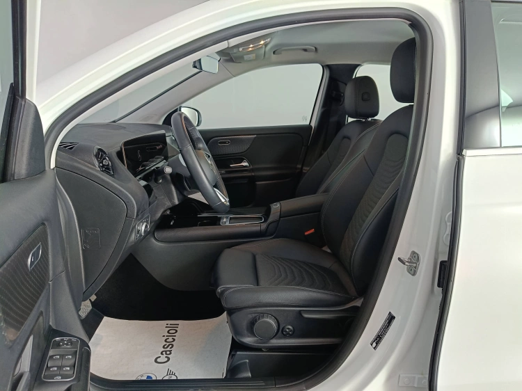 8 - Mercedes-Benz GLA Mercedes 250 e phev (eq-power) Sport Plus auto