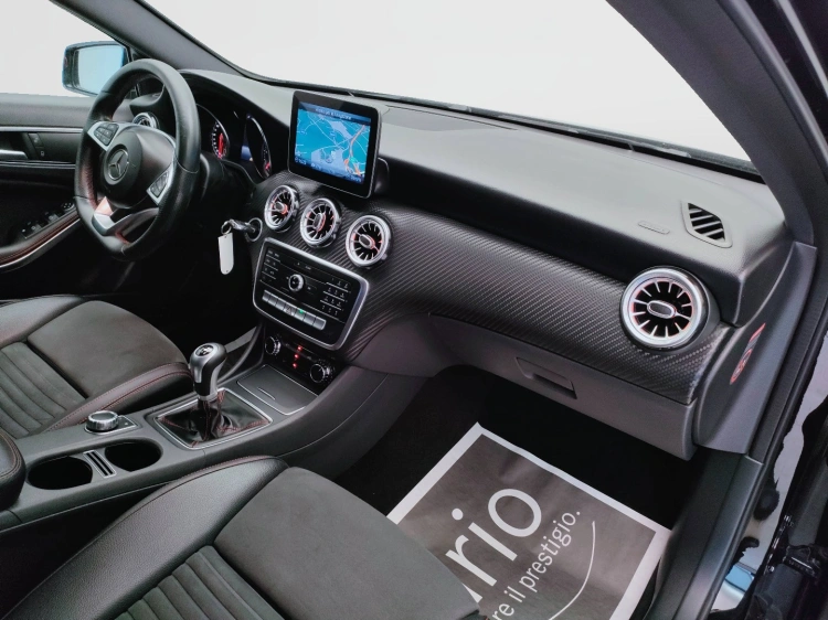 12 - Mercedes-Benz Classe A 180 d Premium my16