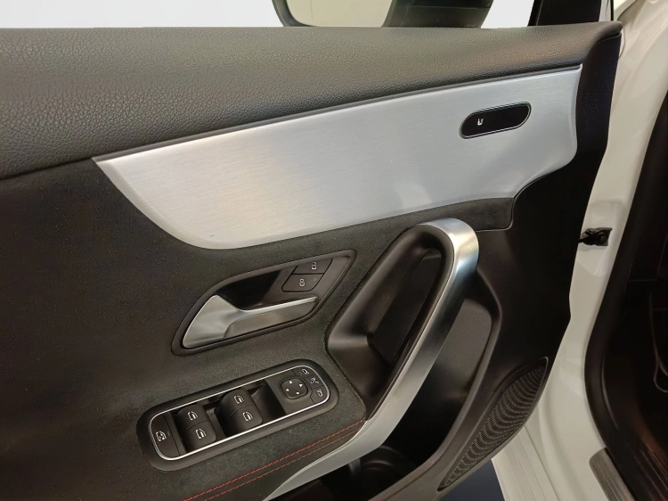 14 - Mercedes-Benz Classe A 180 d AMG Line Advanced Plus auto