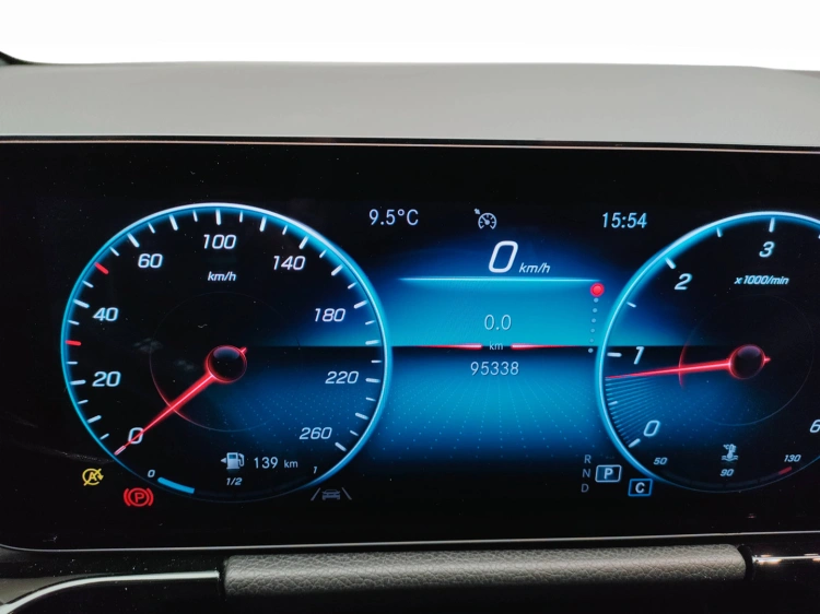 15 - Mercedes-Benz GLA 200 d Sport Plus auto