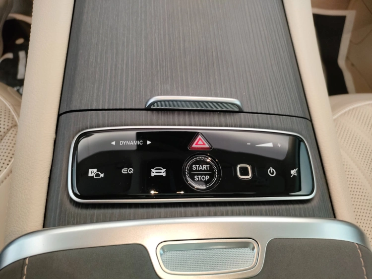 16 - Mercedes-Benz EQS Suv 450 AMG Line Business Class 4matic auto