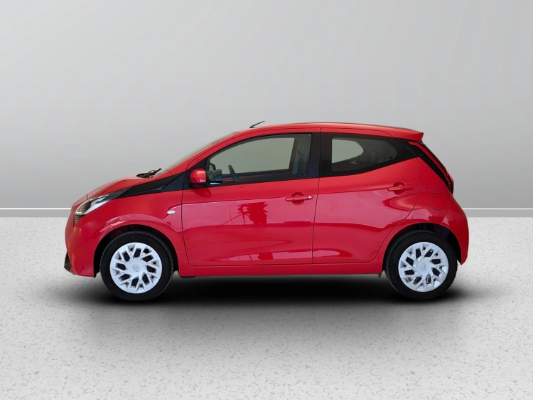 3 - Toyota Aygo Aygo 5p 1.0 x-play 72cv