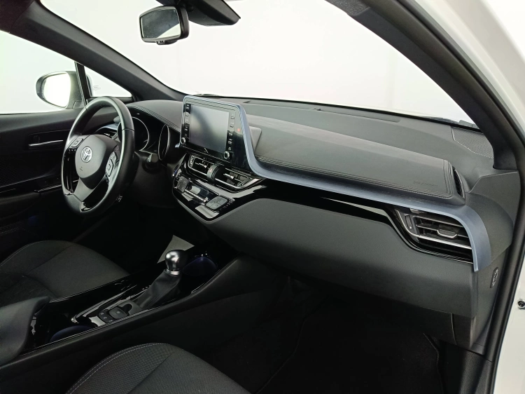 10 - Toyota C-HR TOYOTA C-HR 1.8 Hybrid E-CVT Trend